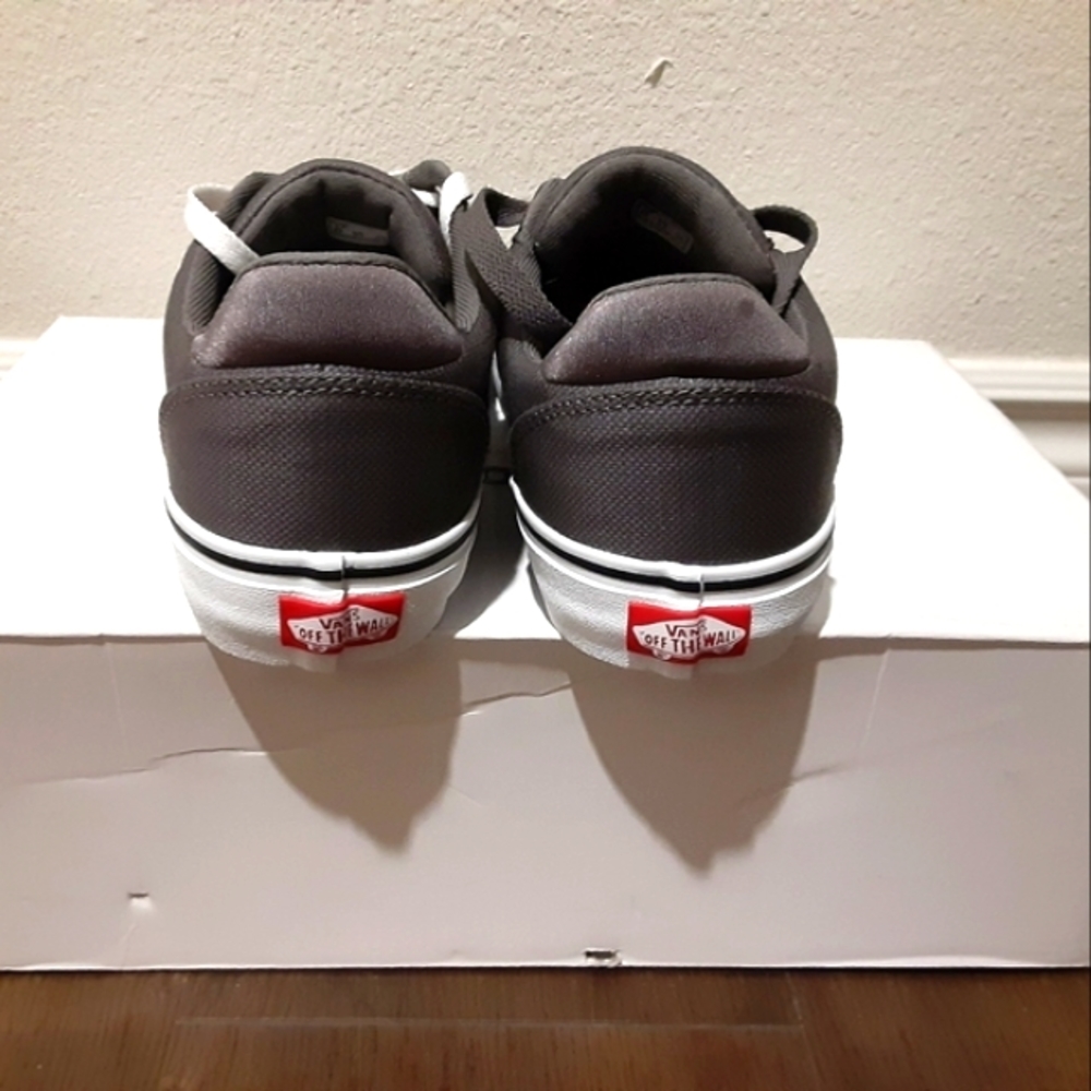 Vans - Picture 4 of 4